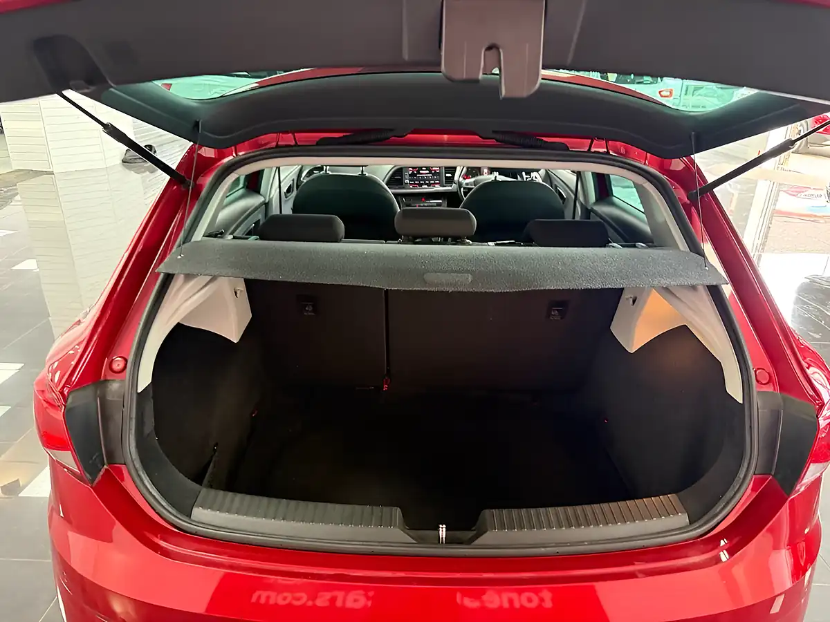 Used 2018 SEAT Leon Se Dynamic Technology Red - Interior and Exterior details 9