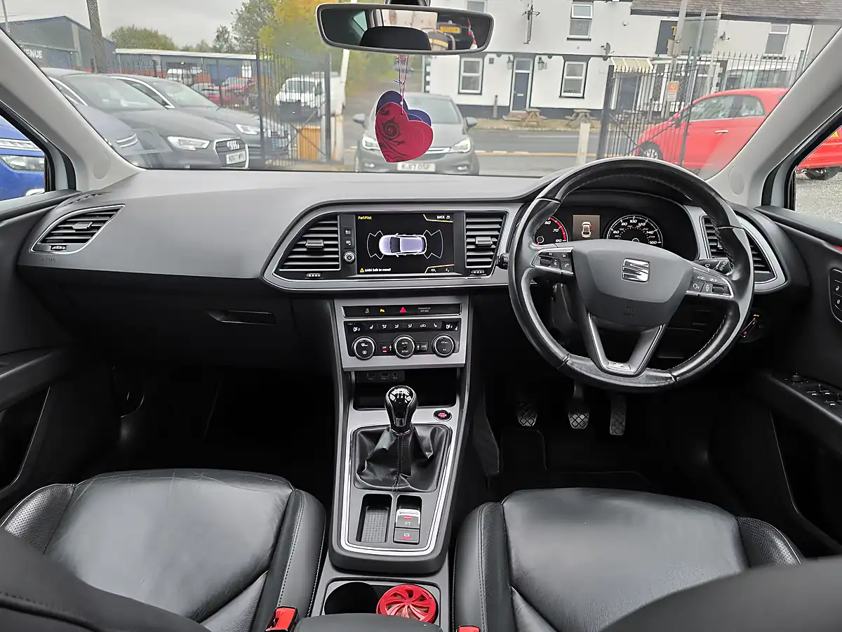 Used 2018 SEAT Leon Xcellence Technology White - Interior and Exterior details 10