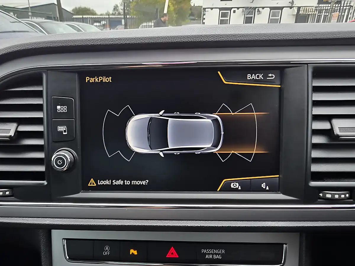 Used 2018 SEAT Leon Xcellence Technology White - Interior and Exterior details 12
