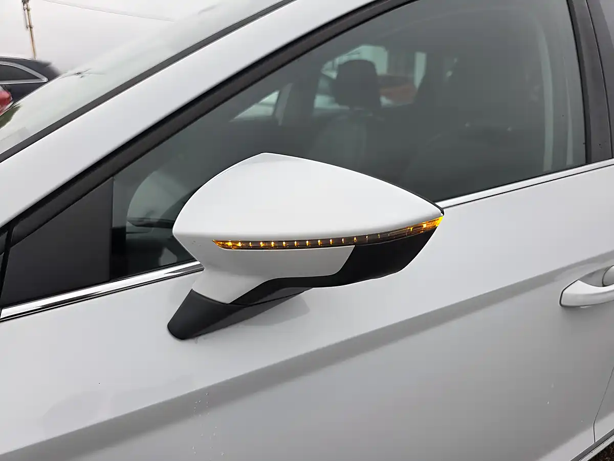 Used 2018 SEAT Leon Xcellence Technology White - Interior and Exterior details 16