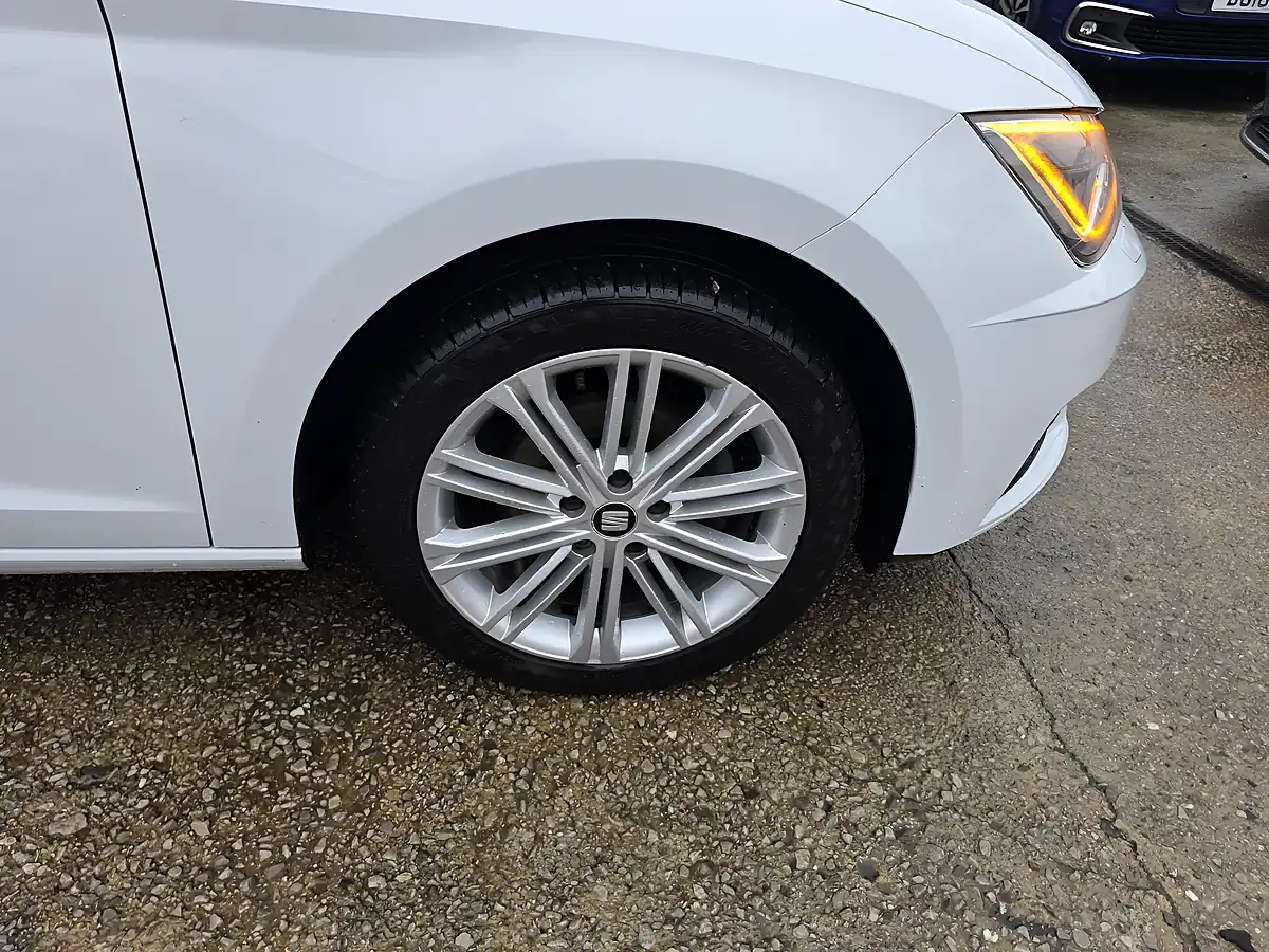 Used 2018 SEAT Leon Xcellence Technology White - Interior and Exterior details 18