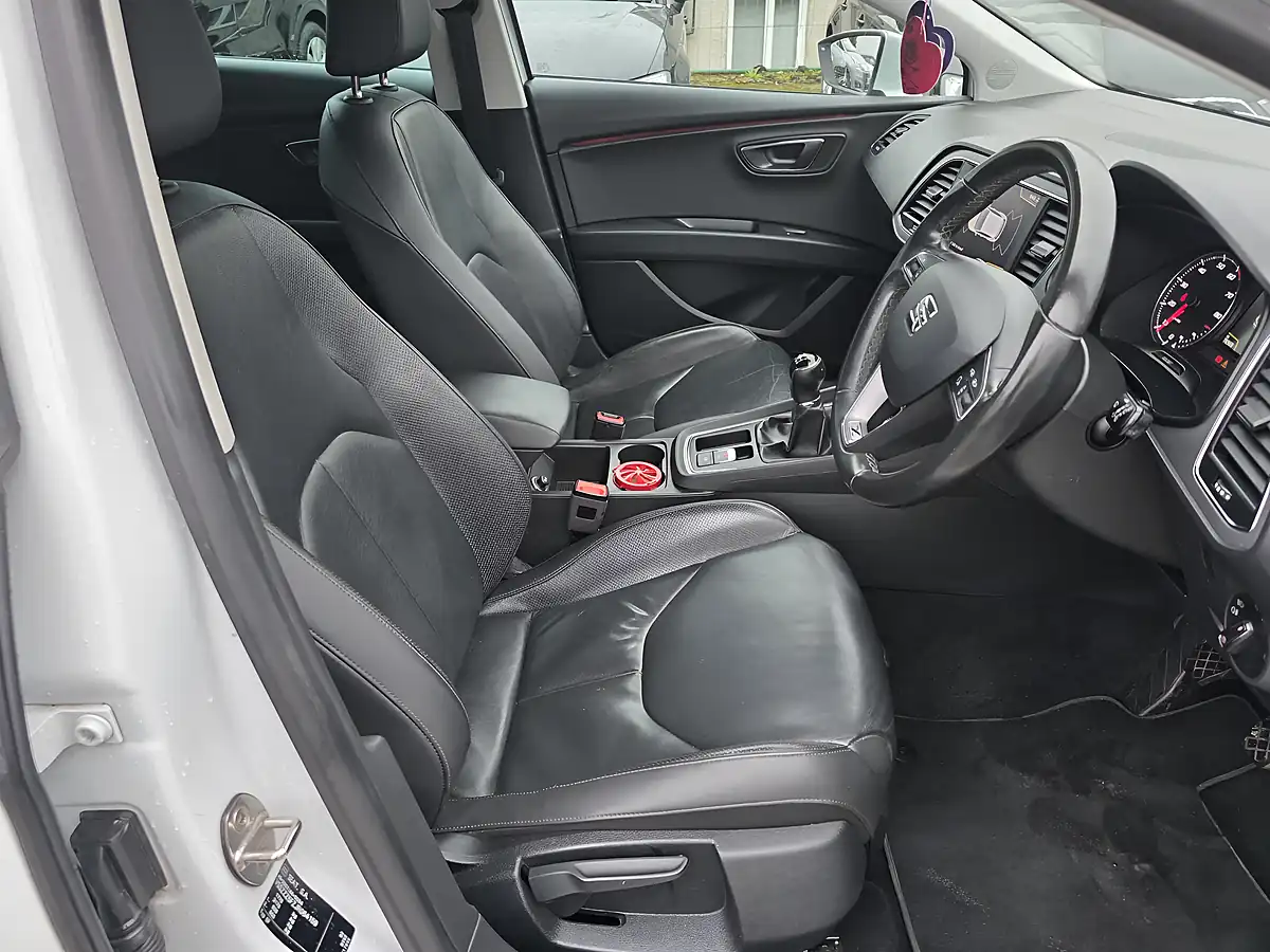 Used 2018 SEAT Leon Xcellence Technology White - Interior and Exterior details 9