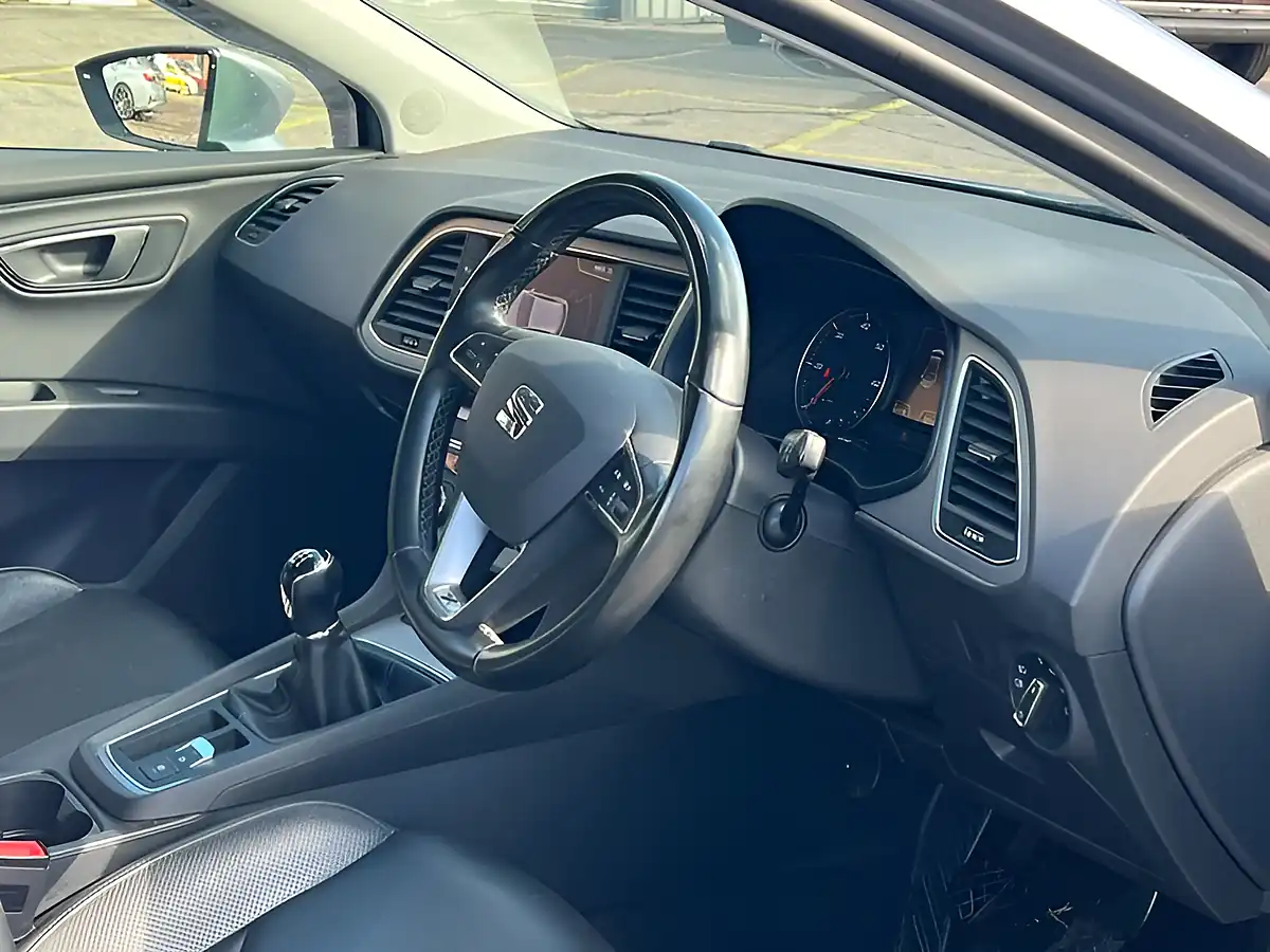 Used 2018 SEAT Leon Xcellence Urban Silver - Interior and Exterior details 12