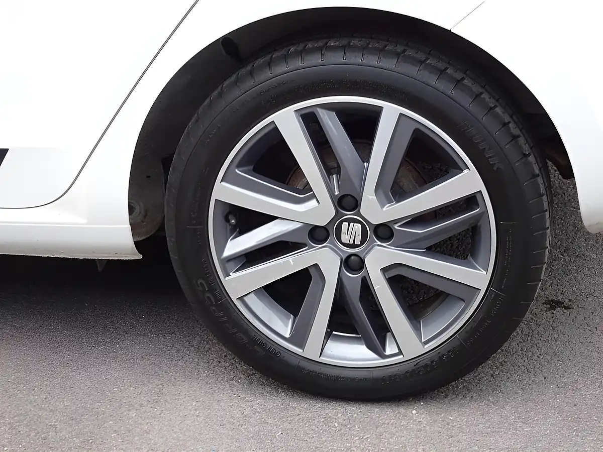 Used 2018 SEAT Mii Fr Line Candy White - Interior and Exterior details 17