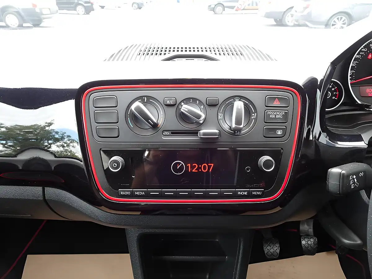 Used 2018 SEAT Mii Fr Line Candy White - Interior and Exterior details 7