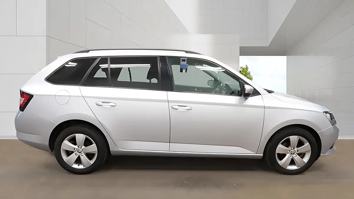 Used 2018 Skoda Fabia Se Silver - Interior and Exterior details 4