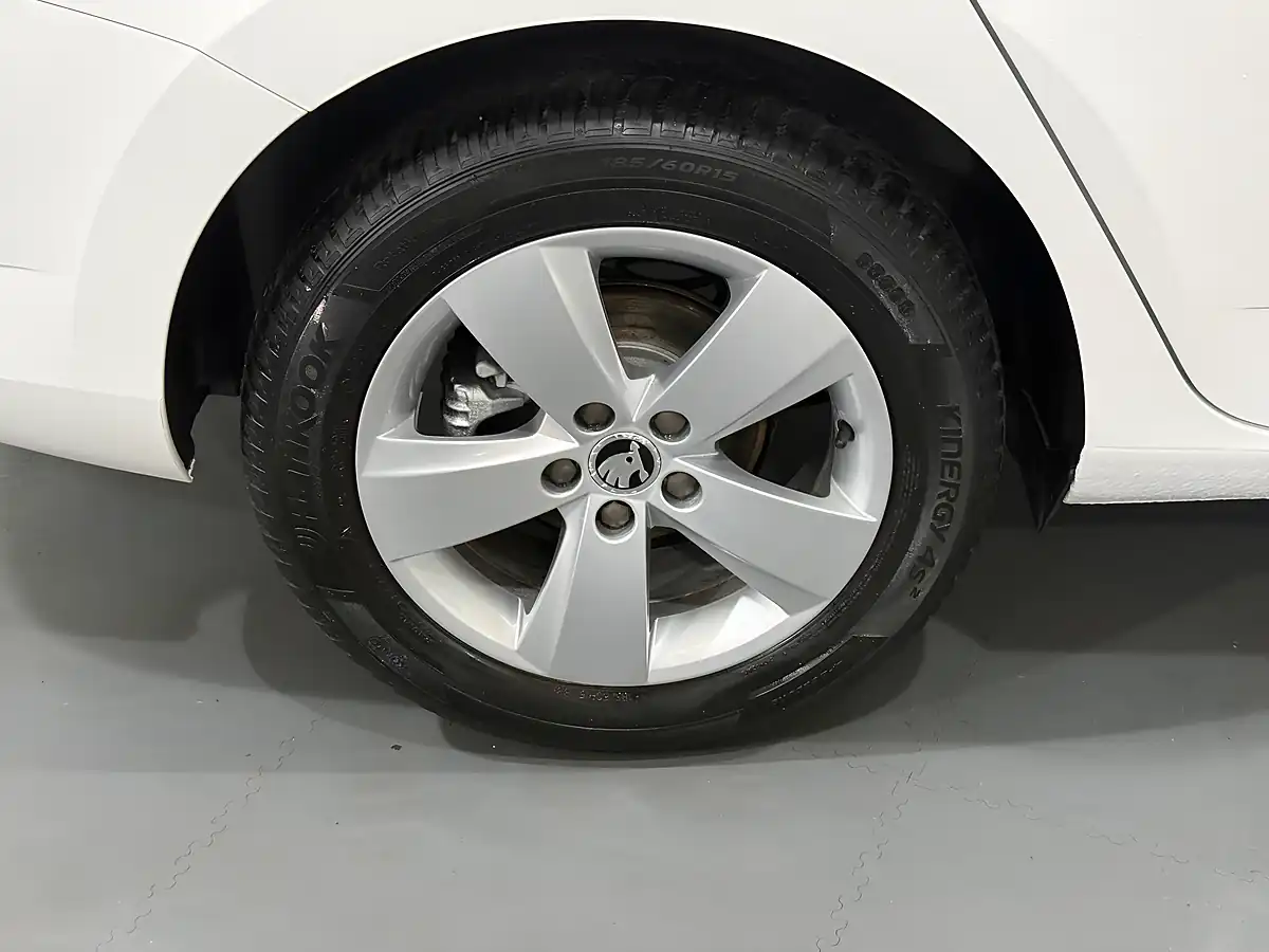 Used 2018 Skoda Fabia Se White - Interior and Exterior details 4