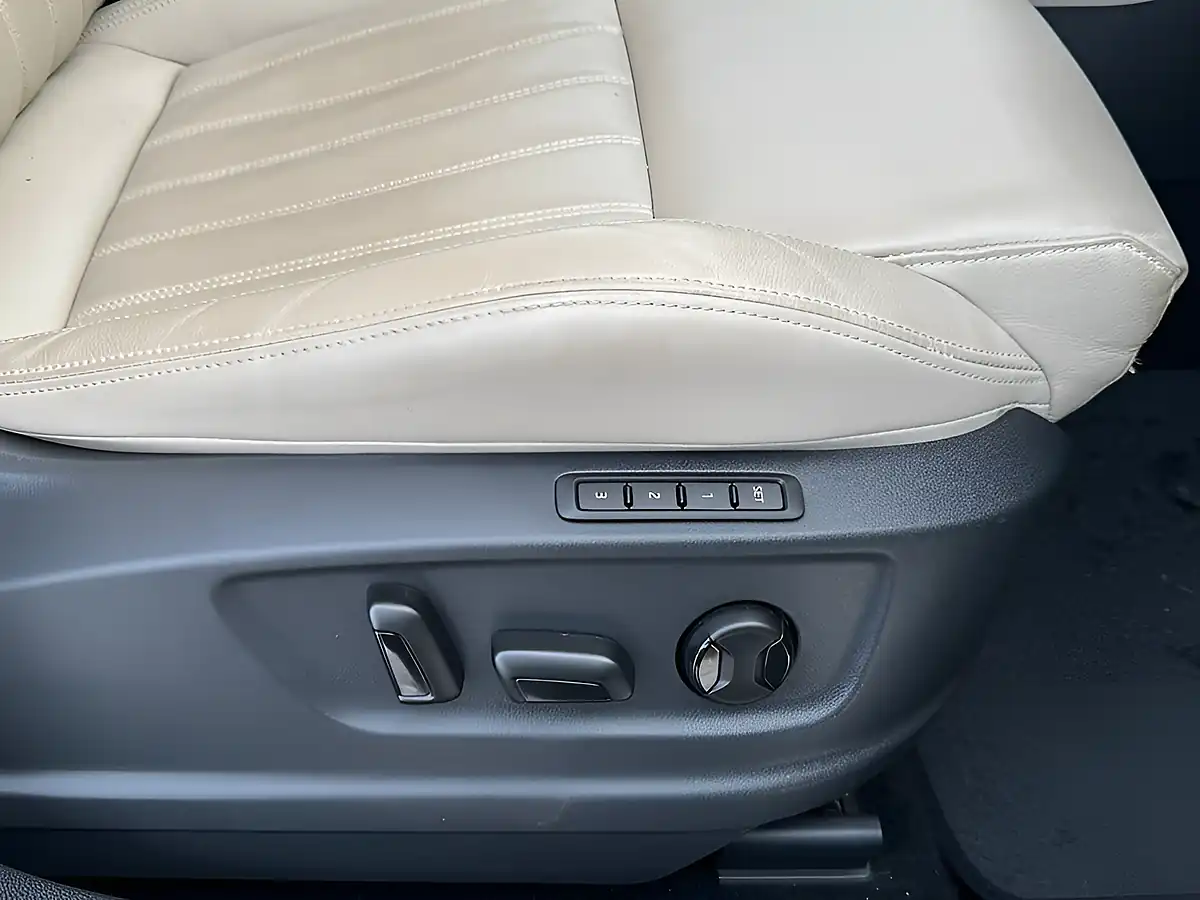 Used 2018 Skoda Karoq Edition Blue - Interior and Exterior details 11