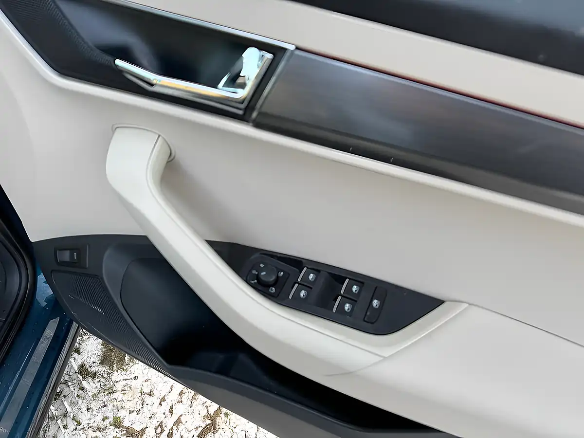 Used 2018 Skoda Karoq Edition Blue - Interior and Exterior details 9