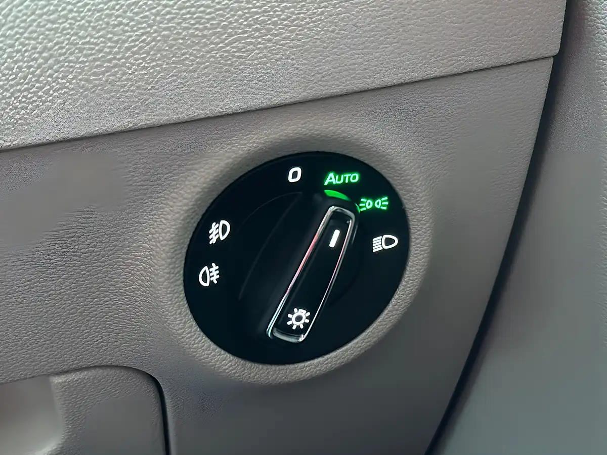 Used 2018 Skoda Karoq Edition Business Grey - Interior and Exterior details 15