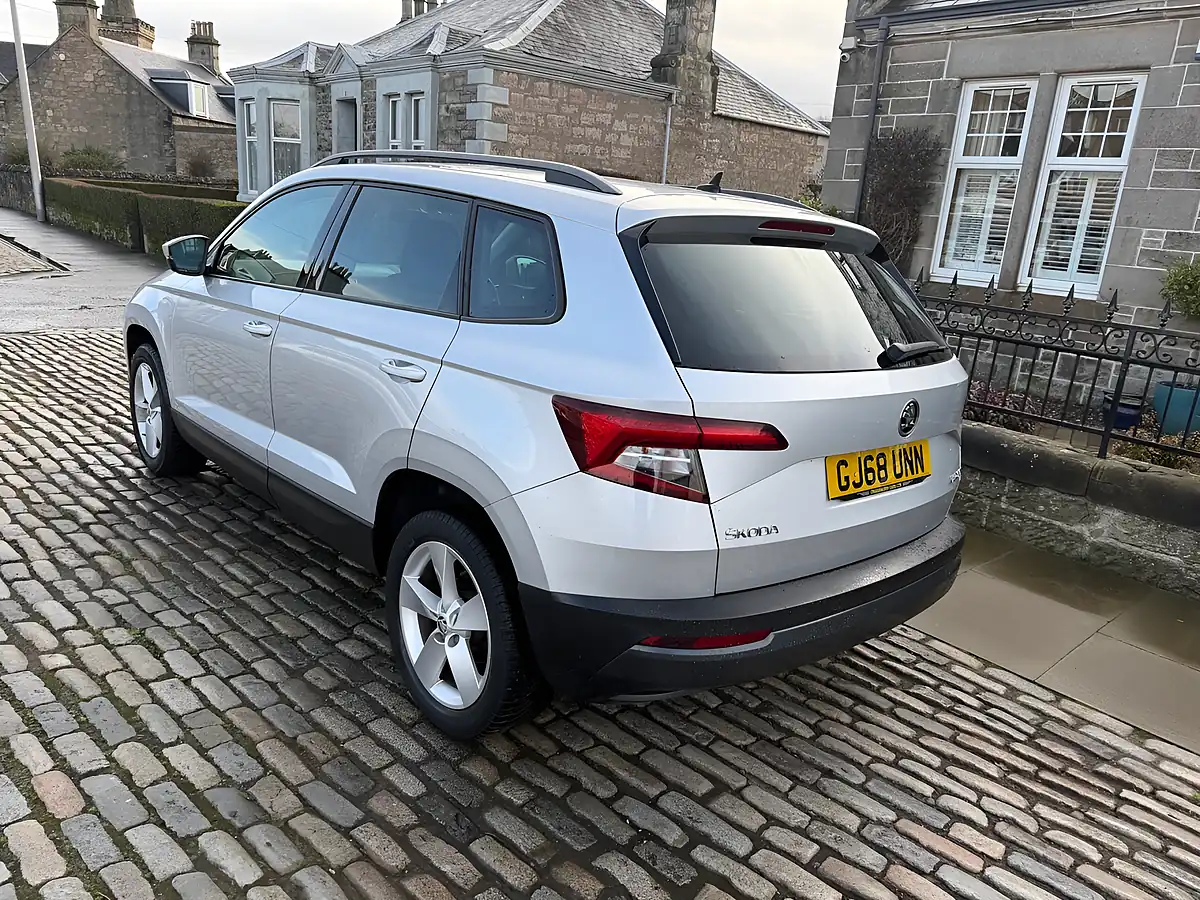 Used 2018 Skoda Karoq Se Brilliant Silver - Interior and Exterior details 10
