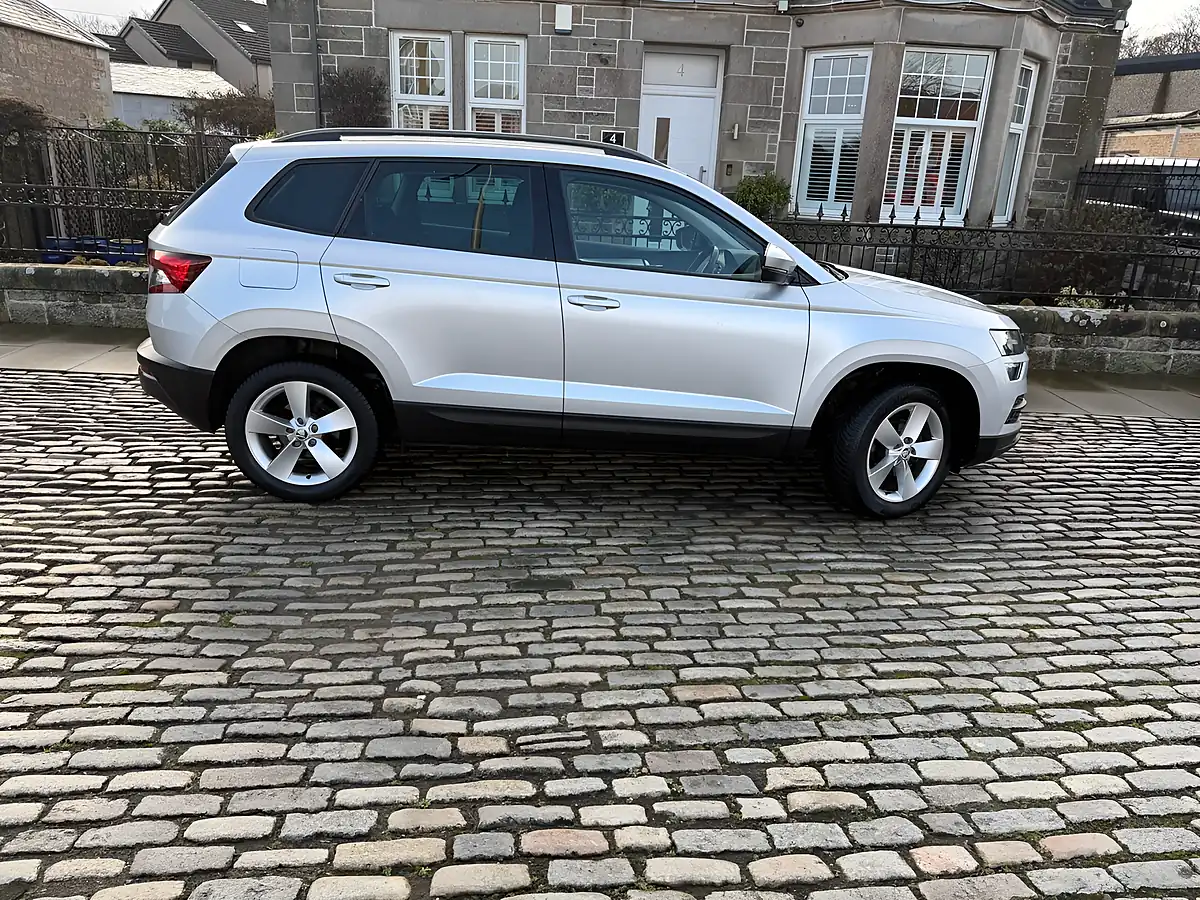 Used 2018 Skoda Karoq Se Brilliant Silver - Interior and Exterior details 12