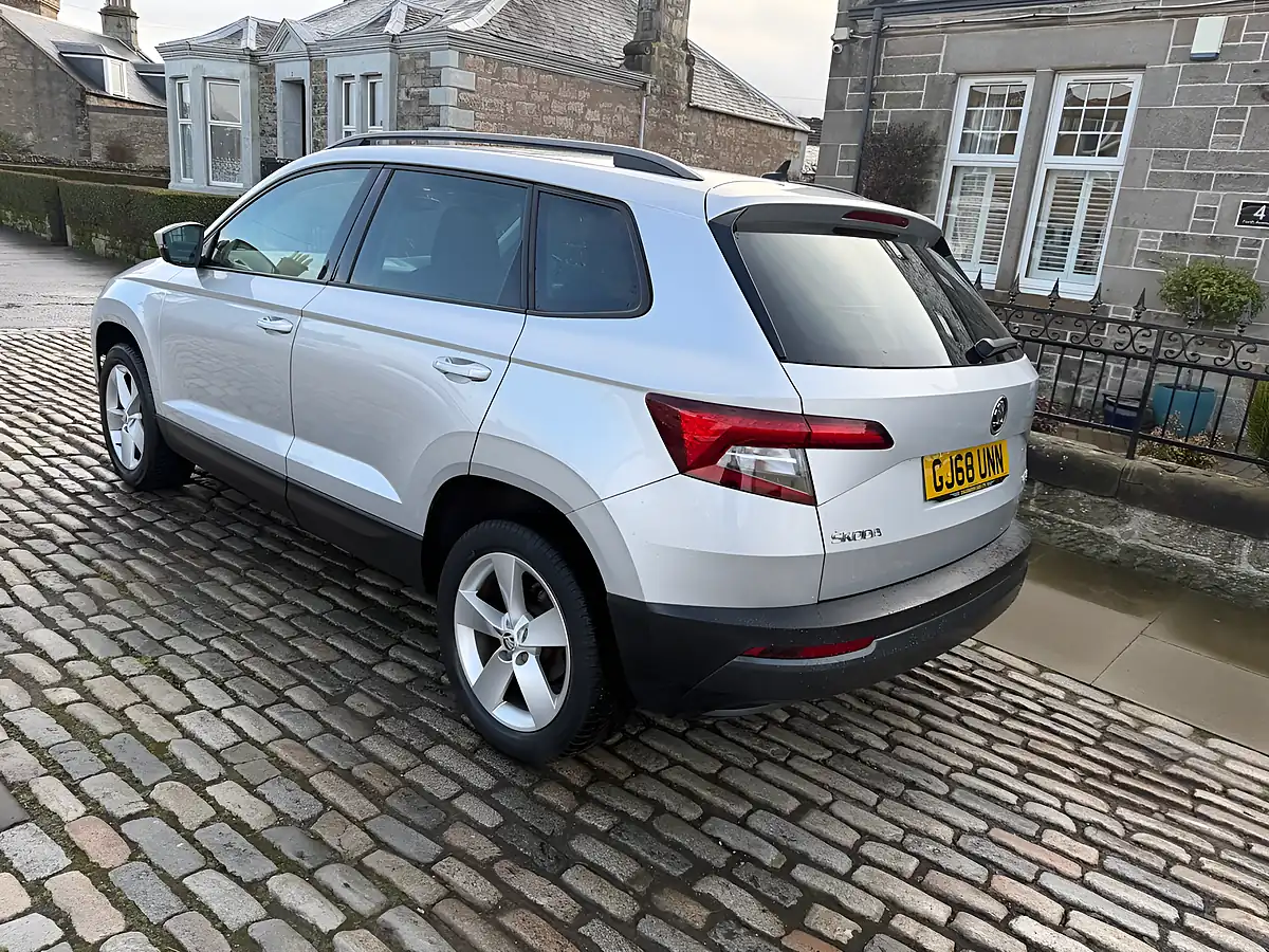 Used 2018 Skoda Karoq Se Brilliant Silver - Interior and Exterior details 15