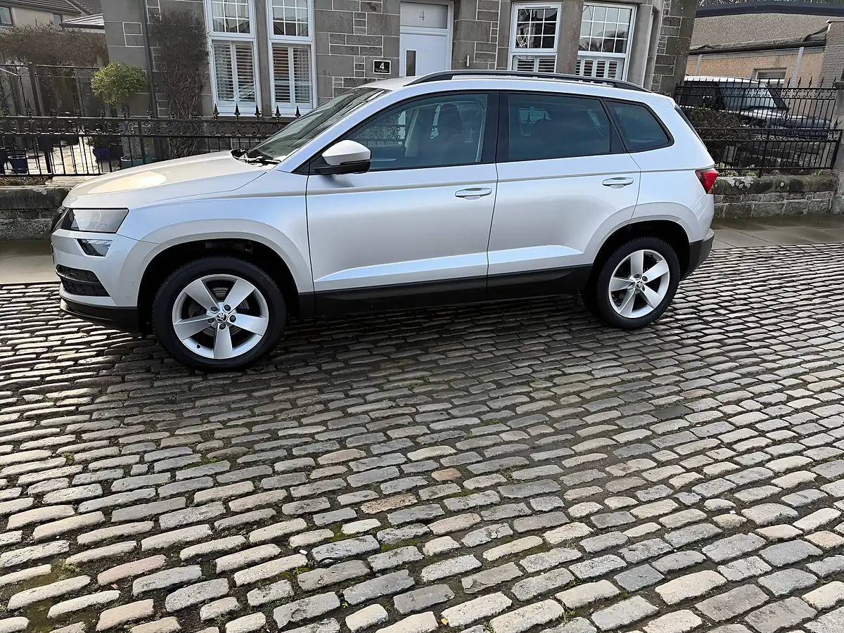 Used 2018 Skoda Karoq Se Brilliant Silver - Interior and Exterior details 3
