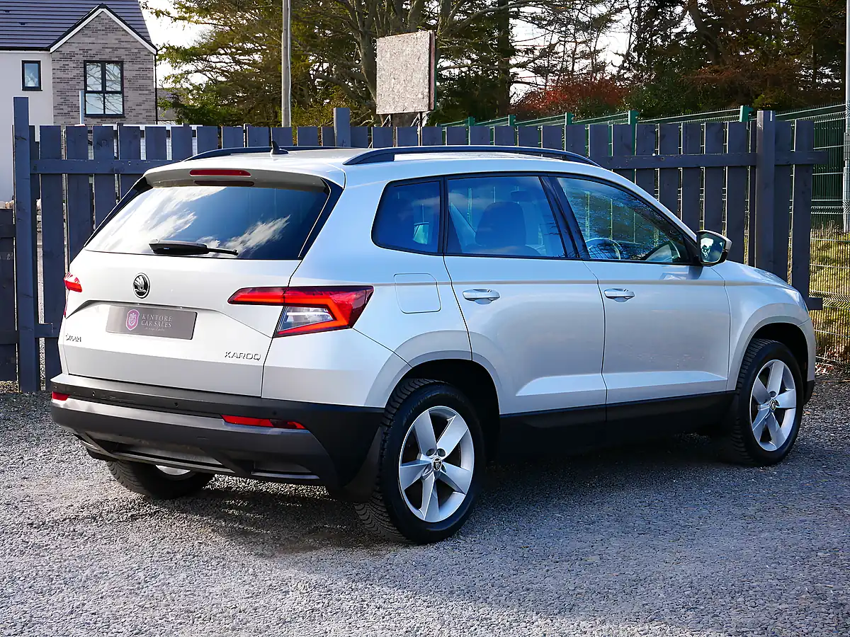 Used 2018 Skoda Karoq Se Brilliant Silver Metallic - Interior and Exterior details 9