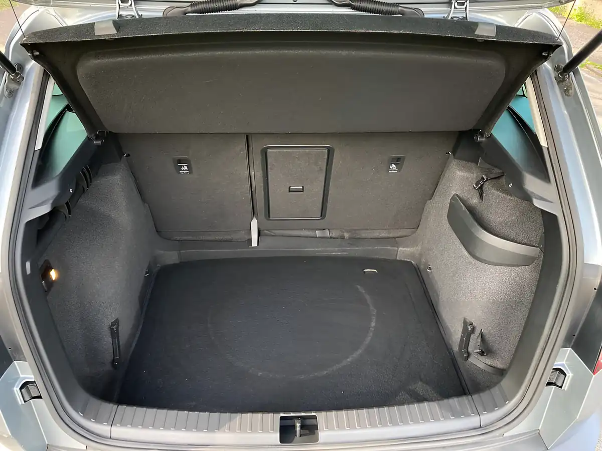 Used 2018 Skoda Karoq Se Grey - Interior and Exterior details 10