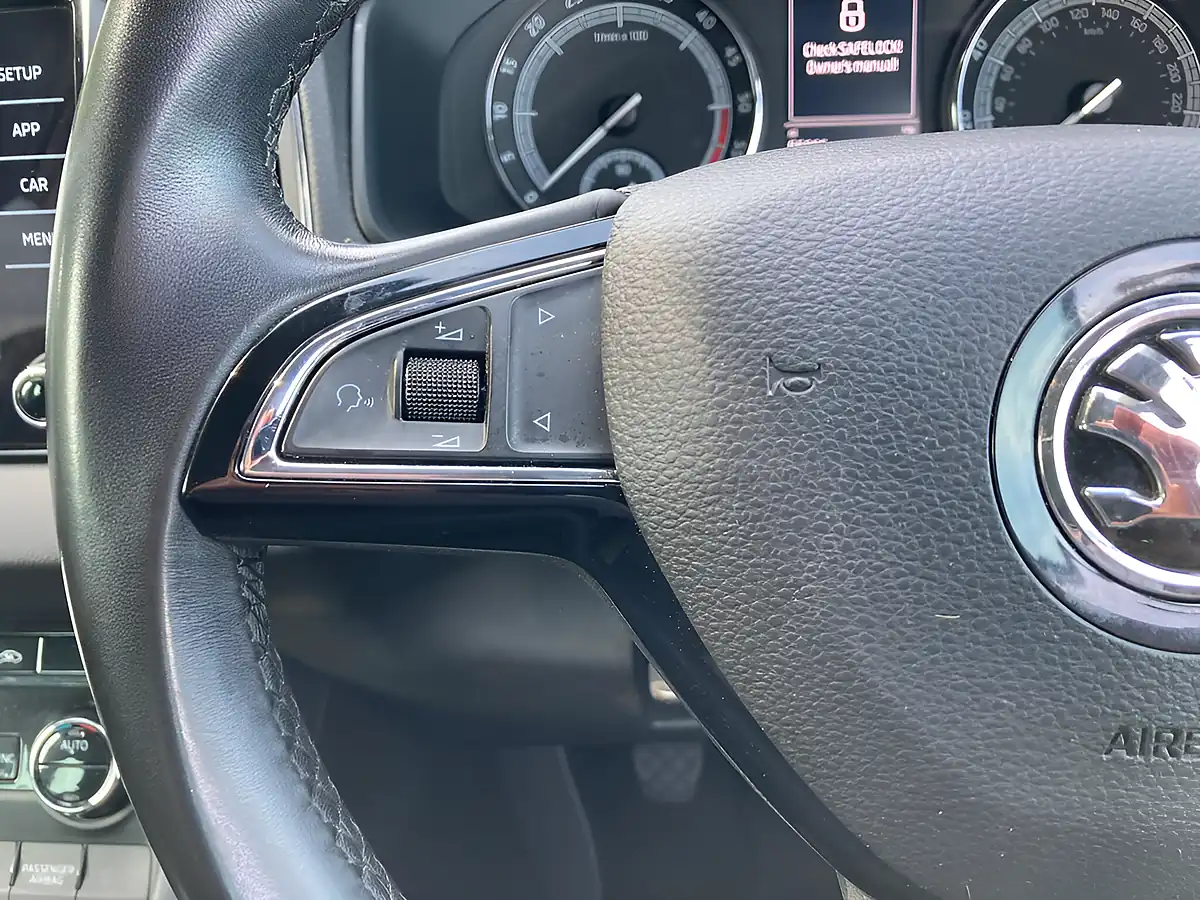 Used 2018 Skoda Karoq Se Grey - Interior and Exterior details 18