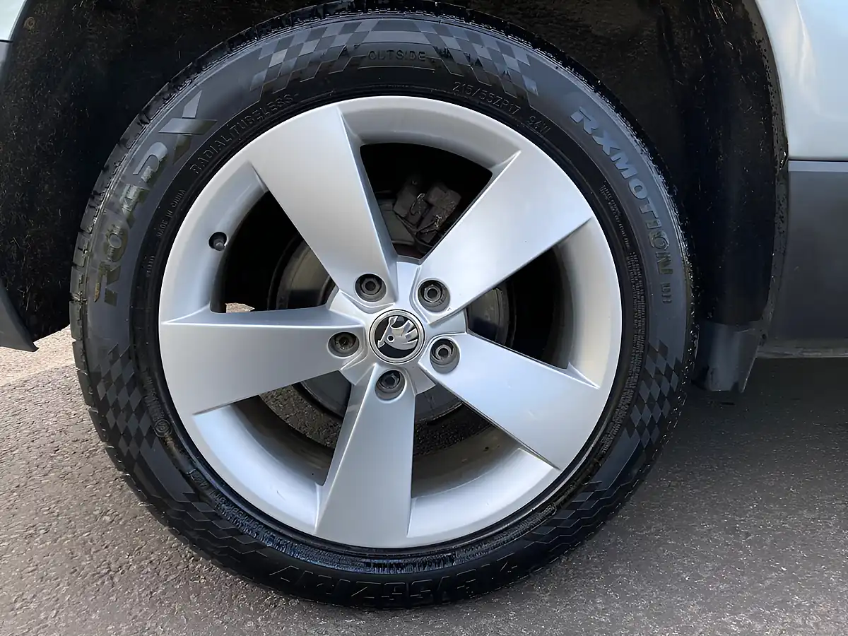 Used 2018 Skoda Karoq Se Grey - Interior and Exterior details 9