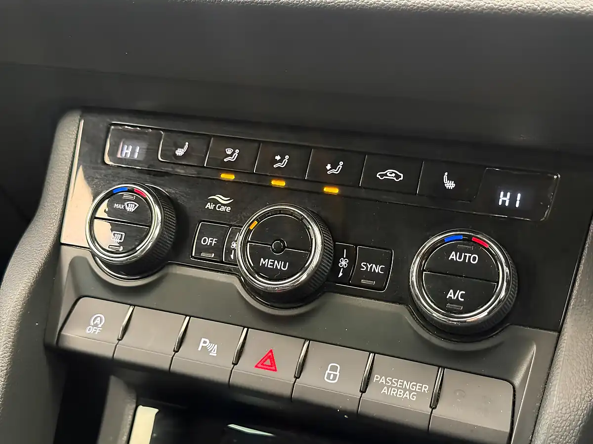 Used 2018 Skoda Karoq Se L Blue - Interior and Exterior details 13