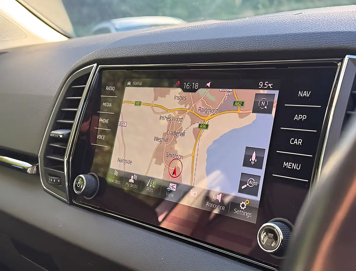 Used 2018 Skoda Karoq Se L Brilliant Silver - Interior and Exterior details 12