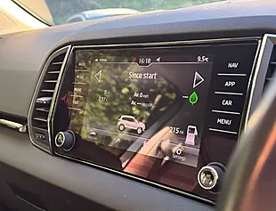 Used 2018 Skoda Karoq Se L Brilliant Silver - Interior and Exterior details 13