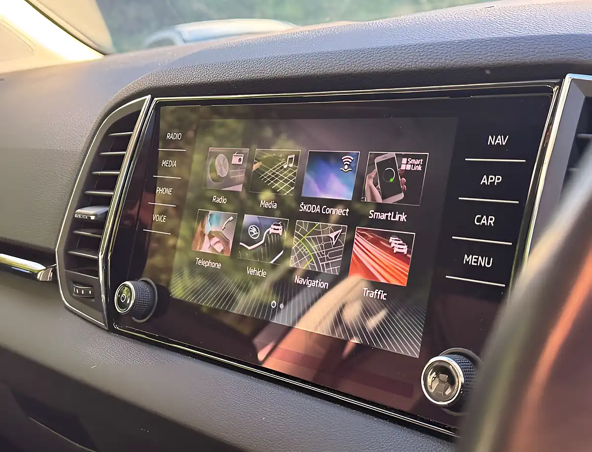 Used 2018 Skoda Karoq Se L Brilliant Silver - Interior and Exterior details 15
