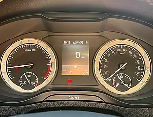 Used 2018 Skoda Karoq Se L Brilliant Silver - Interior and Exterior details 17
