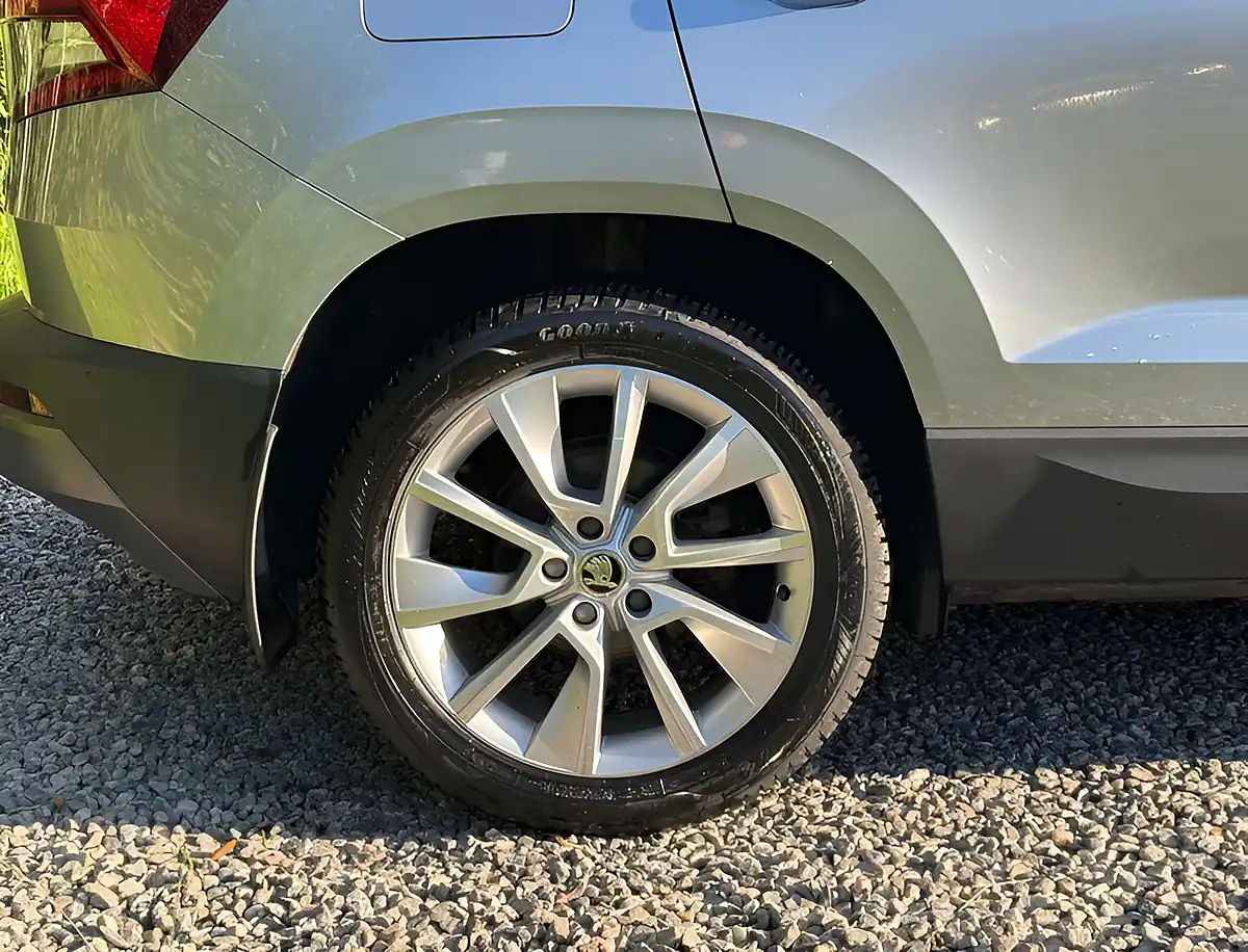 Used 2018 Skoda Karoq Se L Brilliant Silver - Interior and Exterior details 9