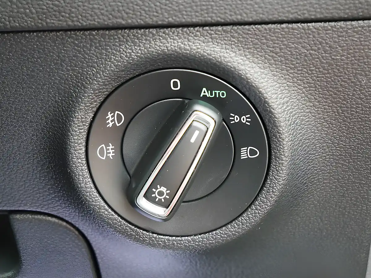 Used 2018 Skoda Karoq Se L Petrol Blue Metallic - Interior and Exterior details 15