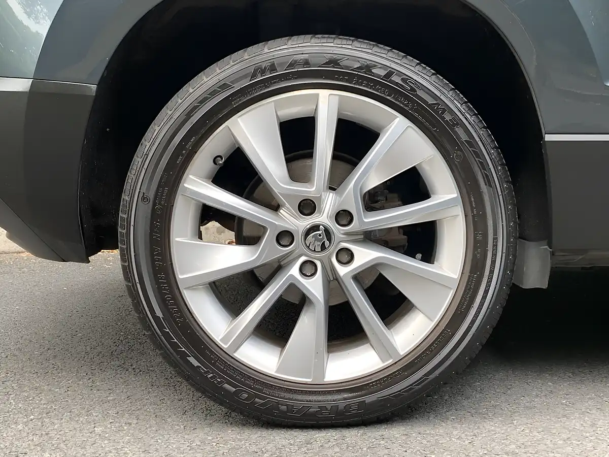 Used 2018 Skoda Karoq Se L Quartz Grey Metallic - Interior and Exterior details 10
