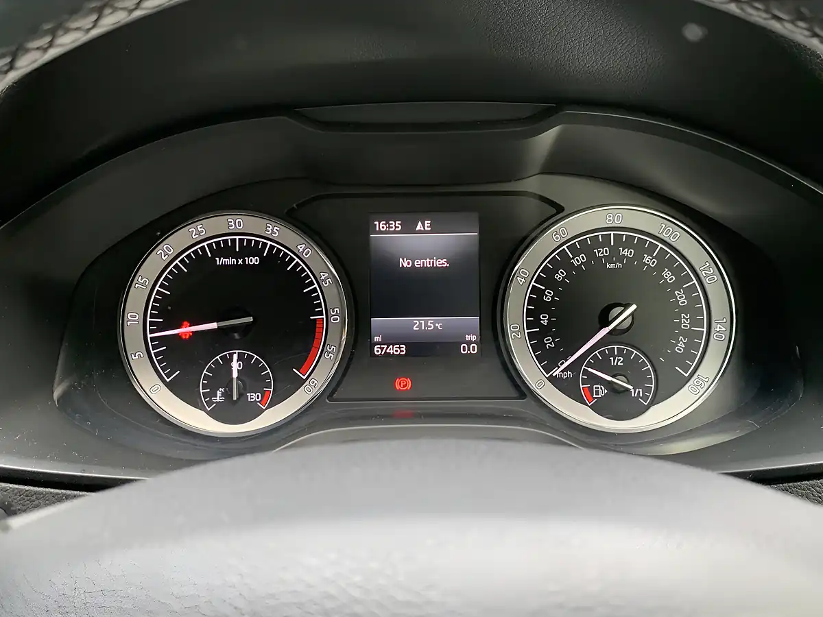 Used 2018 Skoda Karoq Se L Quartz Grey Metallic - Interior and Exterior details 15