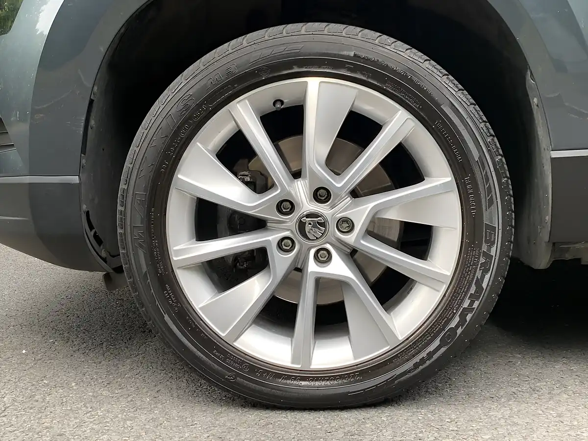 Used 2018 Skoda Karoq Se L Quartz Grey Metallic - Interior and Exterior details 9