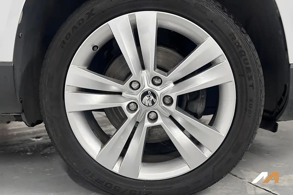 Used 2018 Skoda Karoq Se L White - Interior and Exterior details 13