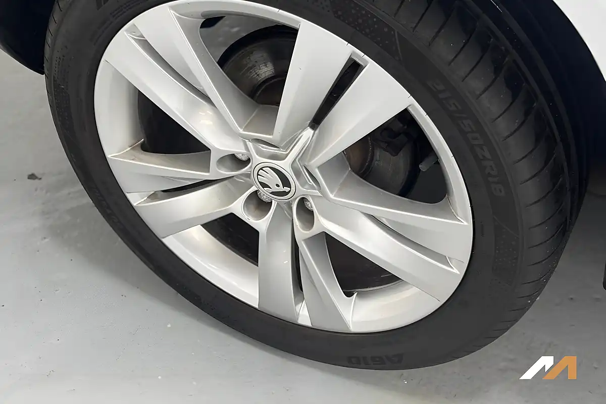 Used 2018 Skoda Karoq Se L White - Interior and Exterior details 14