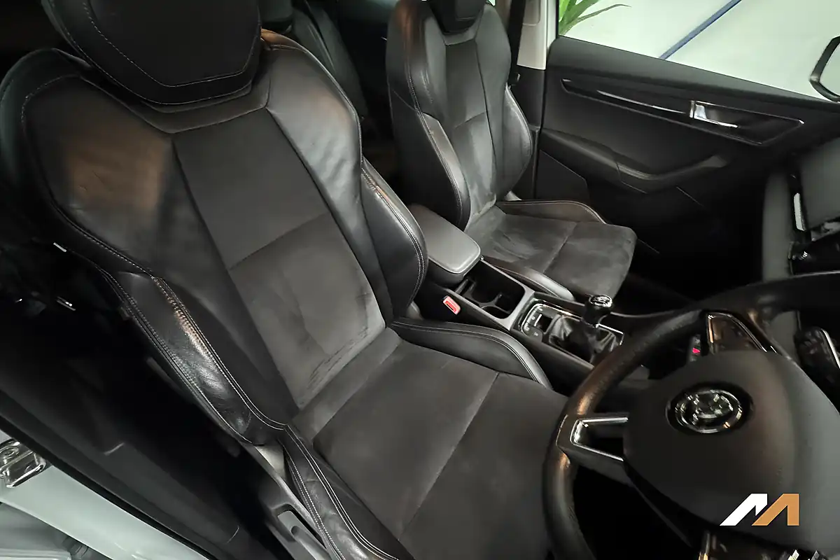 Used 2018 Skoda Karoq Se L White - Interior and Exterior details 17
