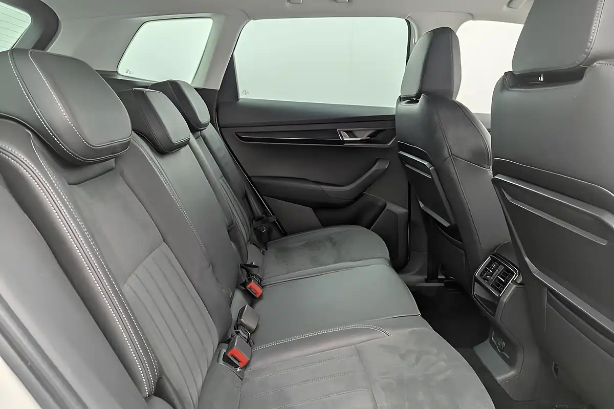 Used 2018 Skoda Karoq Se L White - Interior and Exterior details 10