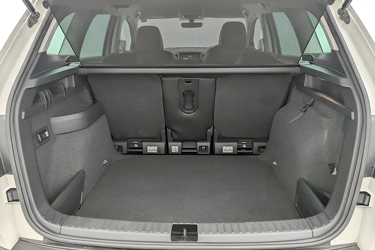 Used 2018 Skoda Karoq Se L White - Interior and Exterior details 11