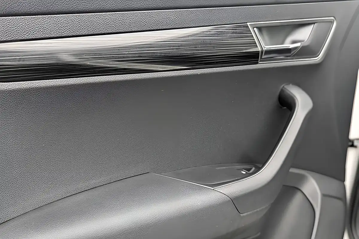 Used 2018 Skoda Karoq Se L White - Interior and Exterior details 13