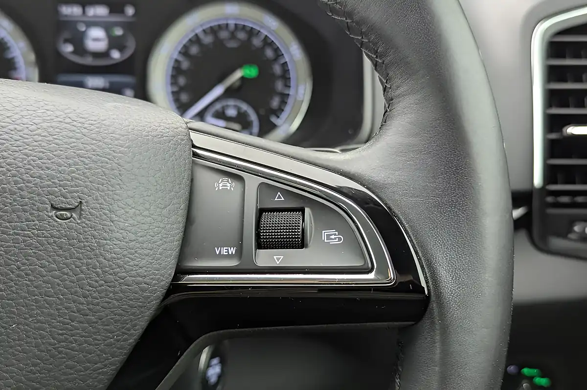Used 2018 Skoda Karoq Se L White - Interior and Exterior details 15