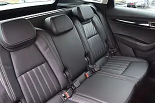 Used 2018 Skoda Karoq Se L White - Interior and Exterior details 11