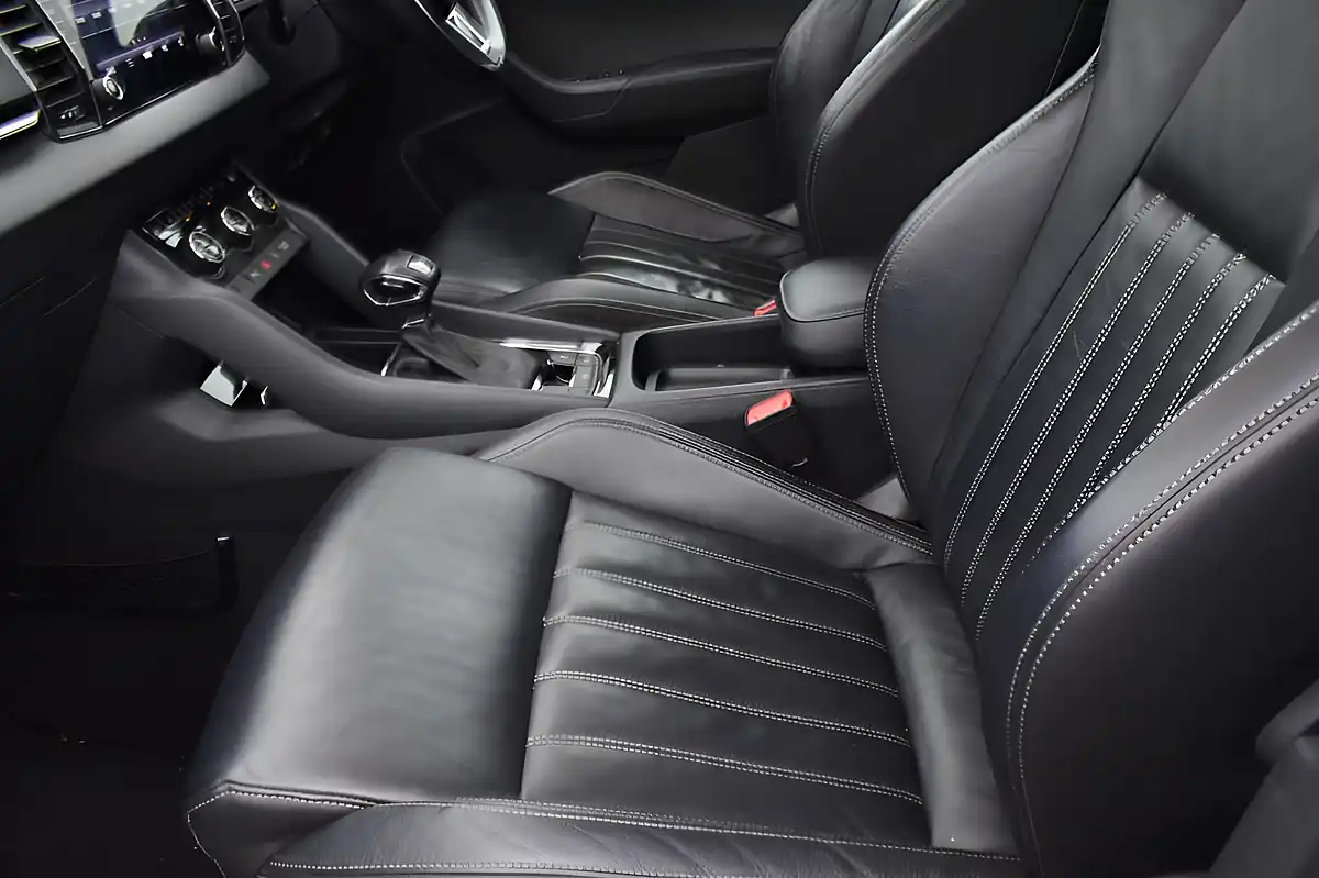 Used 2018 Skoda Karoq Se L White - Interior and Exterior details 13