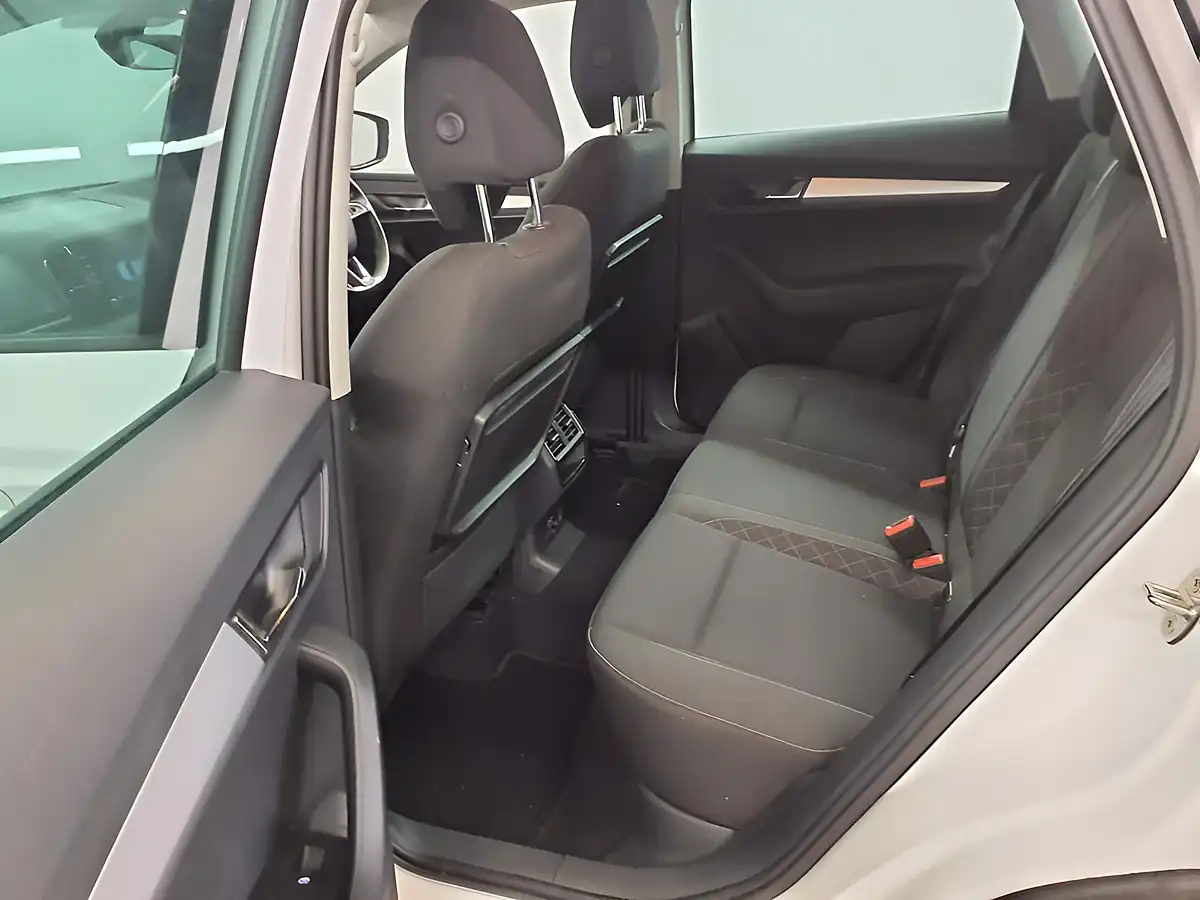 Used 2018 Skoda Karoq Se Technology White - Interior and Exterior details 10