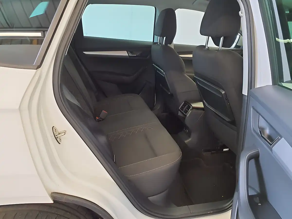 Used 2018 Skoda Karoq Se Technology White - Interior and Exterior details 11