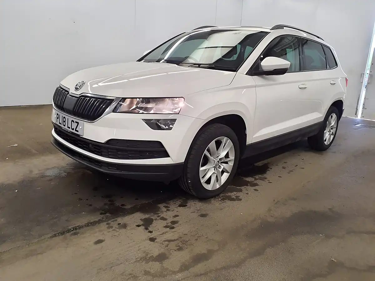 Used 2018 Skoda Karoq Se Technology White - Interior and Exterior details 4