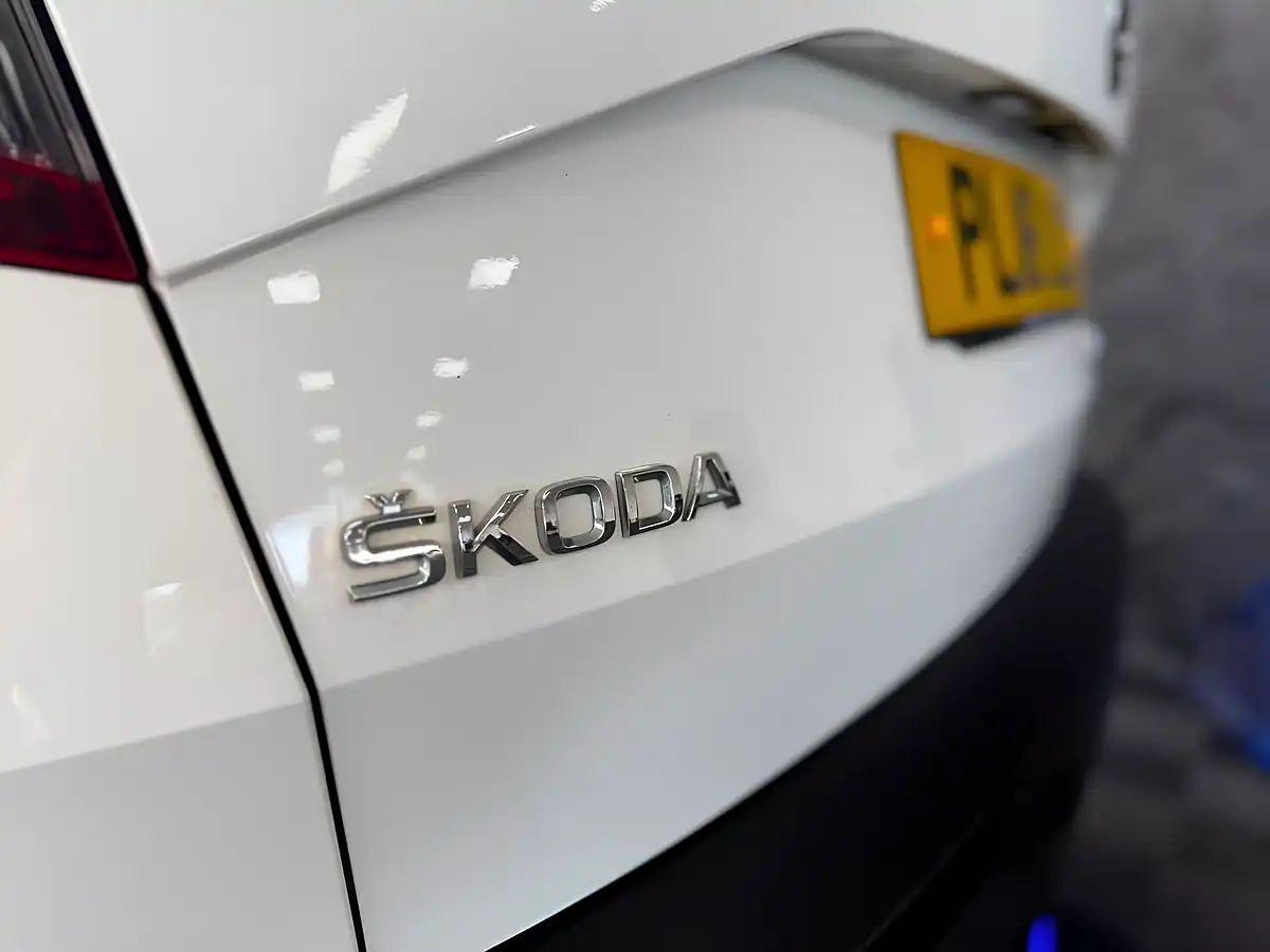 Used 2018 Skoda Karoq Se Technology White - Interior and Exterior details 11