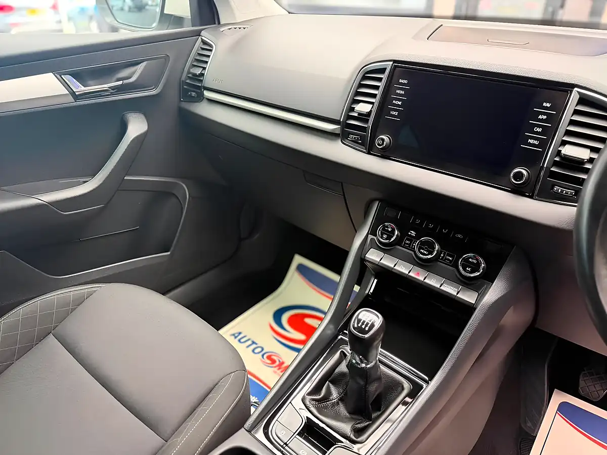 Used 2018 Skoda Karoq Se Technology White - Interior and Exterior details 13