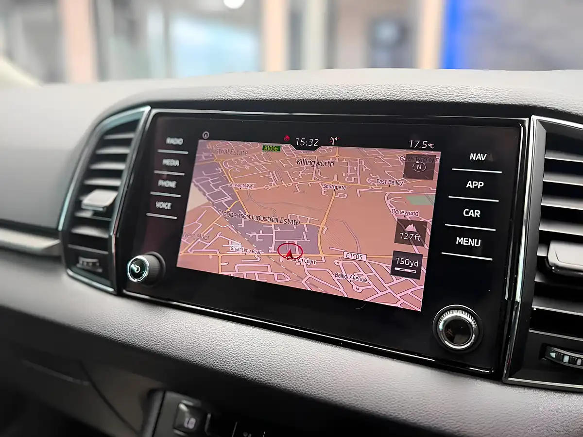Used 2018 Skoda Karoq Se Technology White - Interior and Exterior details 14