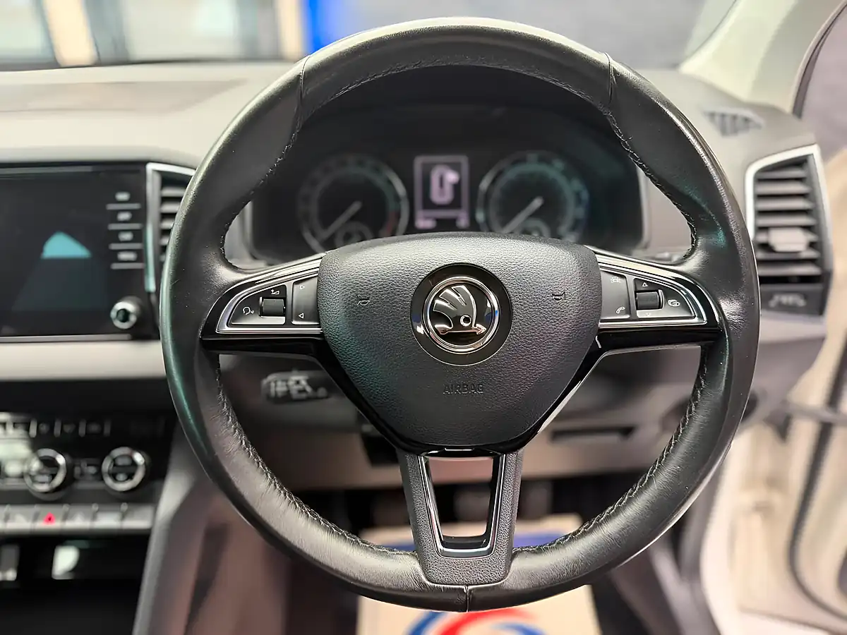 Used 2018 Skoda Karoq Se Technology White - Interior and Exterior details 15