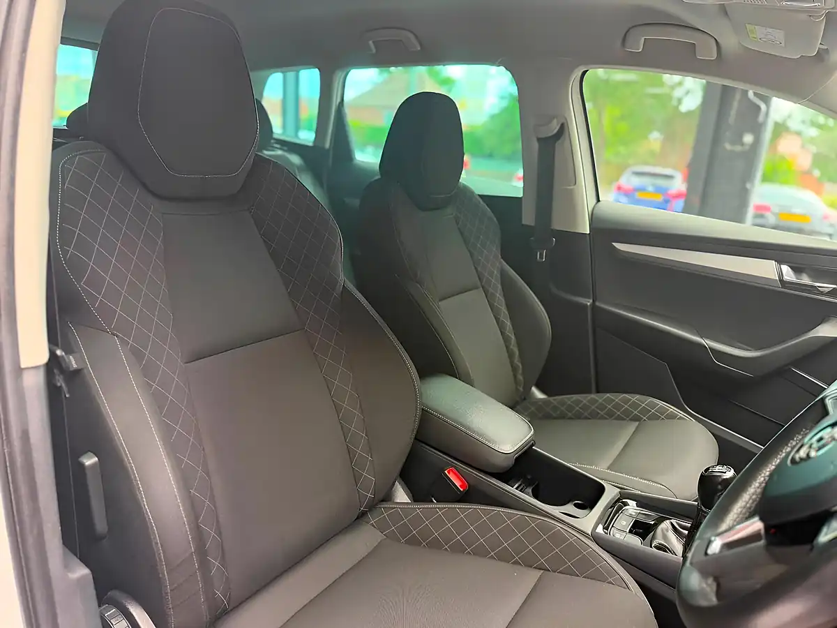 Used 2018 Skoda Karoq Se Technology White - Interior and Exterior details 17