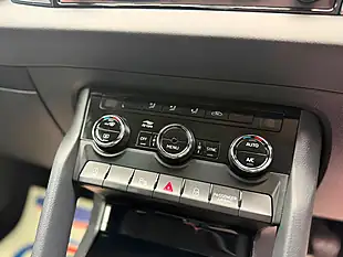 Used 2018 Skoda Karoq Se Technology White - Interior and Exterior details 19